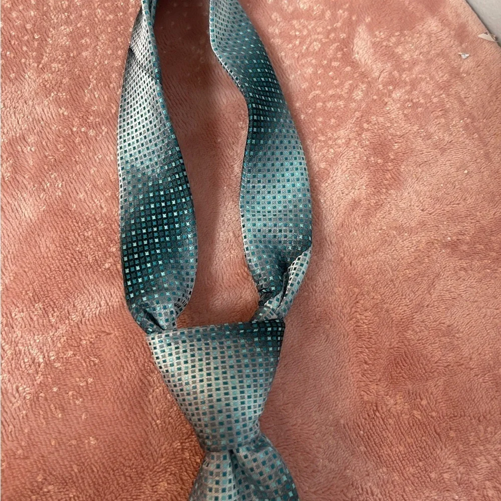 Van Heusen Black and Gray Patterned Tie
